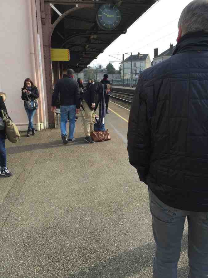 GivernyVernParisContradiction